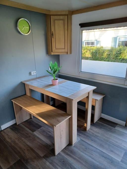 Chalet 14 Met Airco Familiecamping De Tien Heugten Schoonloo Drenthe Luaran gambar