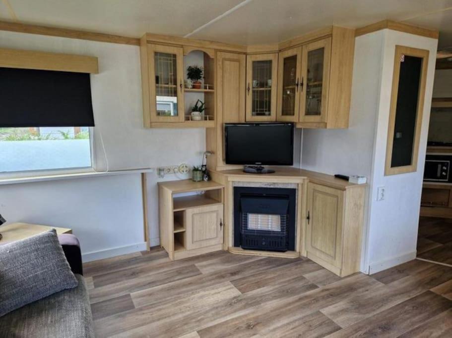 Chalet 14 Met Airco Familiecamping De Tien Heugten Schoonloo Drenthe Luaran gambar