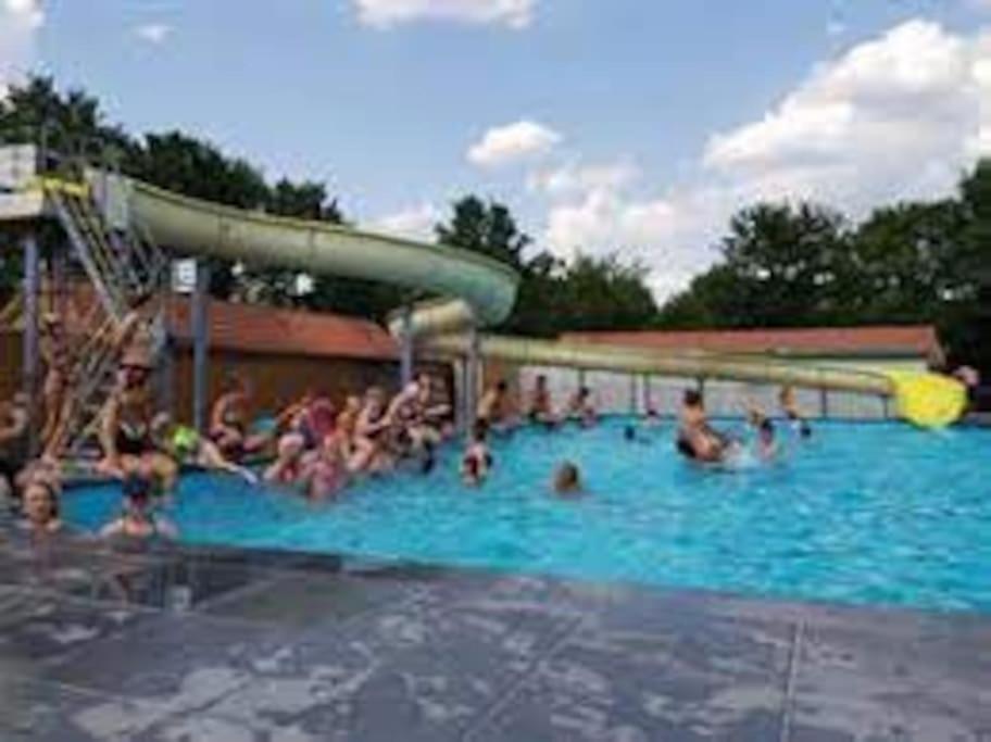 Chalet 14 Met Airco Familiecamping De Tien Heugten Schoonloo Drenthe Luaran gambar