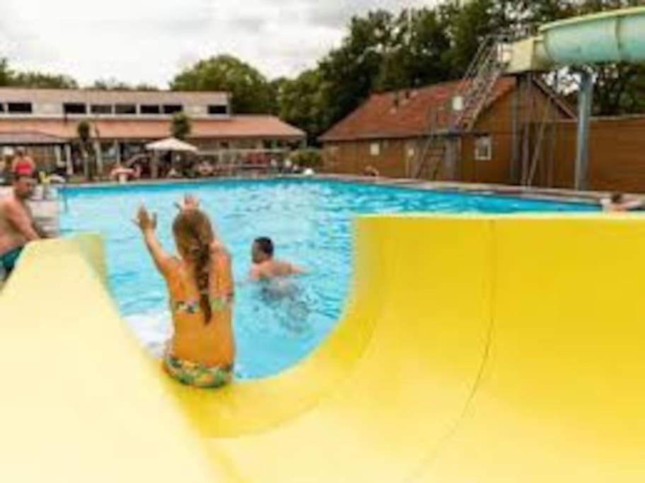 Chalet 14 Met Airco Familiecamping De Tien Heugten Schoonloo Drenthe Luaran gambar