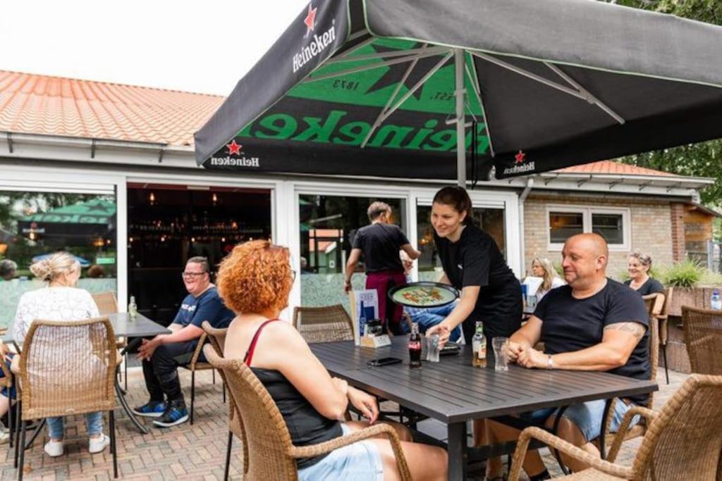 Chalet 14 Met Airco Familiecamping De Tien Heugten Schoonloo Drenthe Luaran gambar