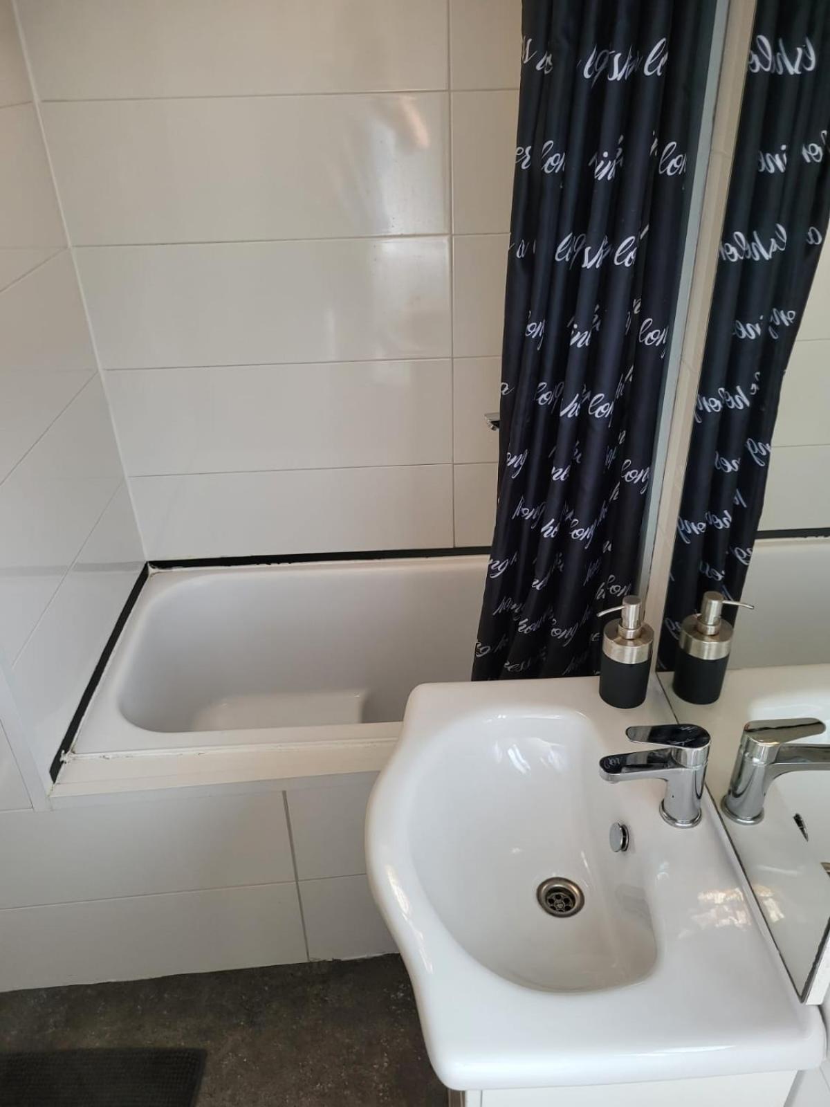 Chalet 14 Met Airco Familiecamping De Tien Heugten Schoonloo Drenthe Luaran gambar